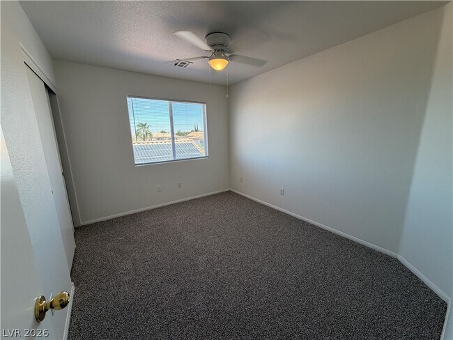 Building Photo - 2424 Predera Ave