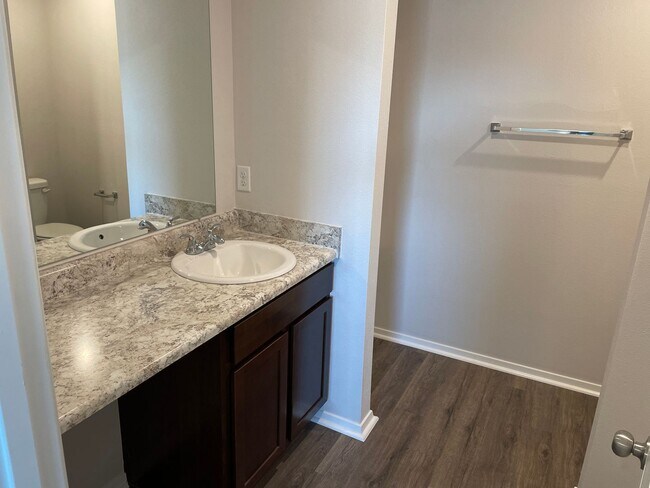 Building Photo - Now Pre-Leasing — Charming 3 Bed, 2 Bath Home in Siloam Springs!