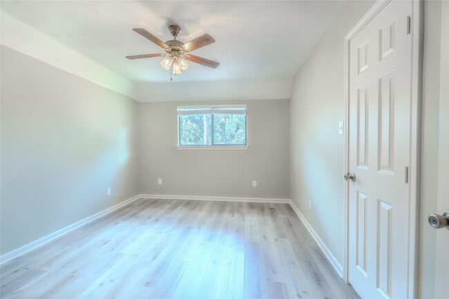 Building Photo - 5938 Theall Rd