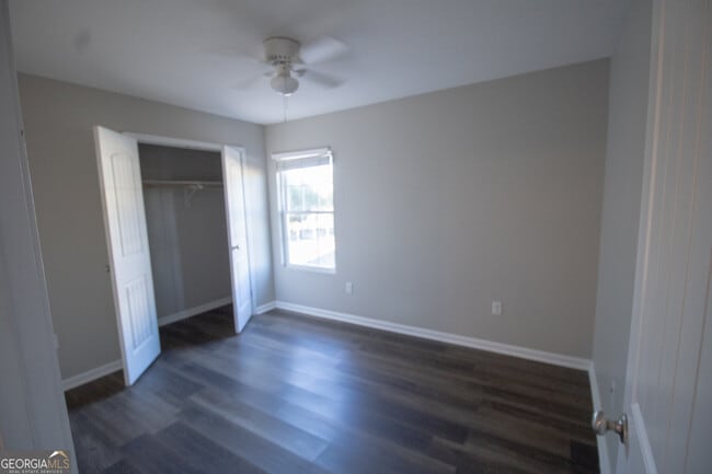 Building Photo - 304 S Bridgeport Dr