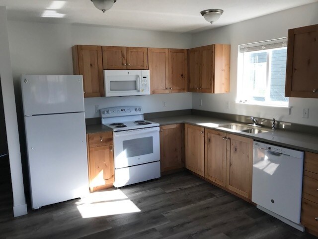 kitchen - 534 E Chubbuck Rd