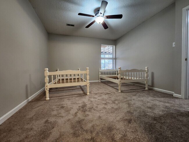 Building Photo - Maryville 37801- 3 bed 2.5 bath condo - call Tom Parry 865-607-3649