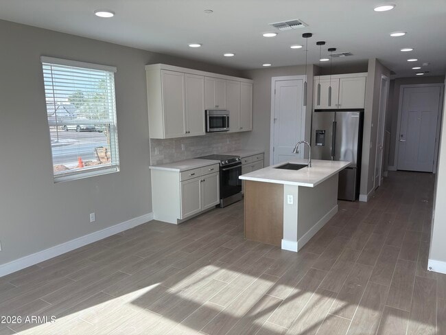 Building Photo - 1017 E Pasadena Ave