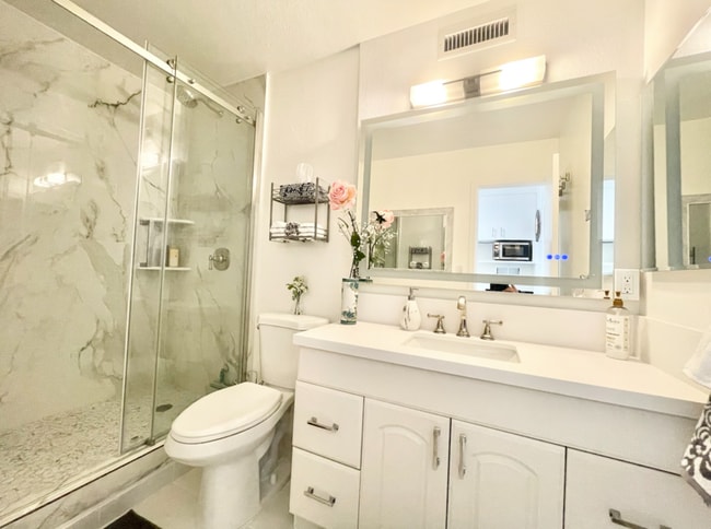 Building Photo - 425 Ena Rd