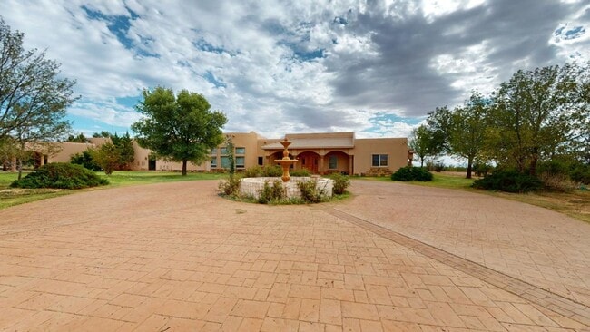 Building Photo - Furnished 5-Bedroom Home with Indoor Pool & Amenities