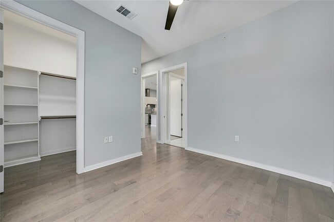 Building Photo - 207 W Johanna St