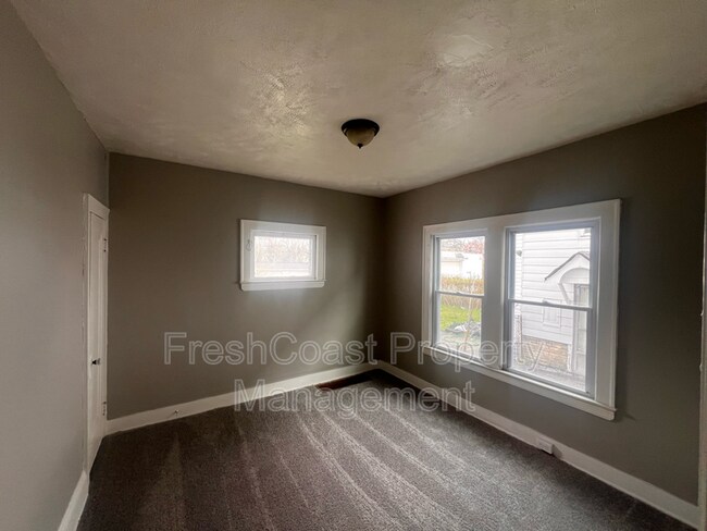 Building Photo - 3402 E 145th St