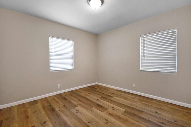 Building Photo - Pet Friendly Three Bedroom!