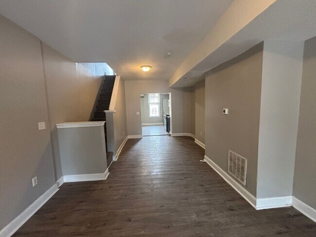 Building Photo - 3 Bedroom 2 Bathroom Townhome Available in 21216