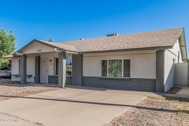 Building Photo - 3741 W Poinsettia Dr