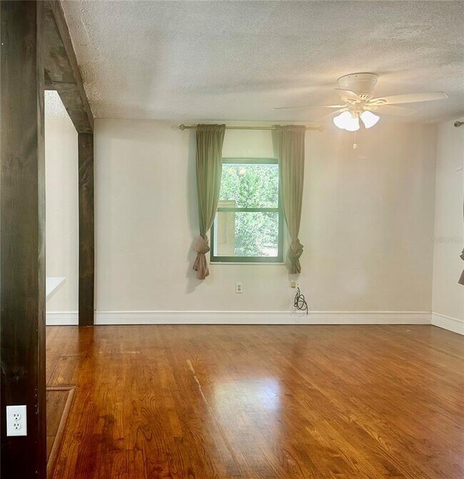 Building Photo - 410 NE 15th Ct