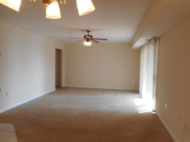 Building Photo - Concord Cove Apartments - 1122-11D