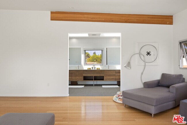 Building Photo - 710 Milwood Ave