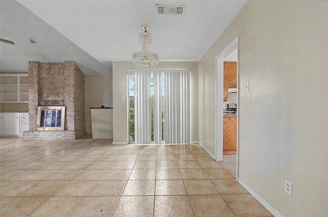 Building Photo - 13119 Hollowcreek Park Dr