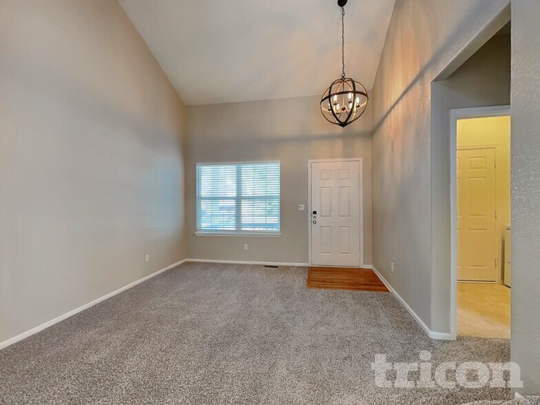 Building Photo - 4843 S Liverpool Cir