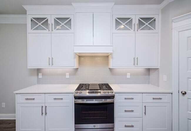 Building Photo - Like New Home in Evans