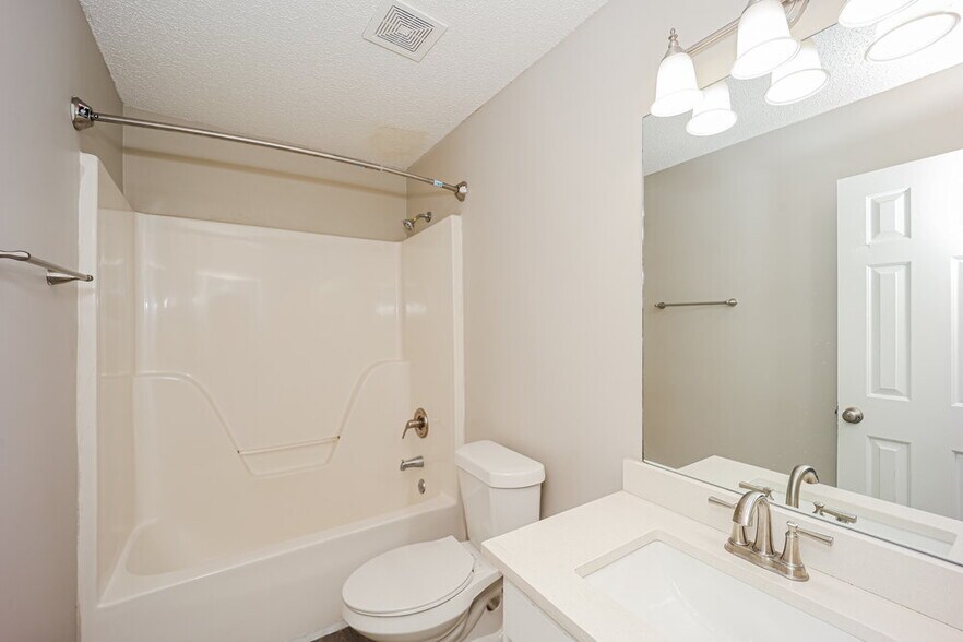 Building Photo - 426 Pecan Wood Cir