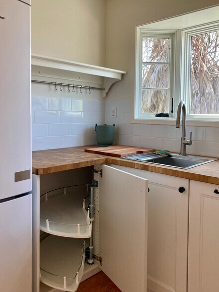 kitchen, storage - 624 Bonair St