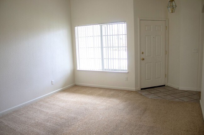 Building Photo - 3 bed 2 bath in Cimarron Wingfield Springs