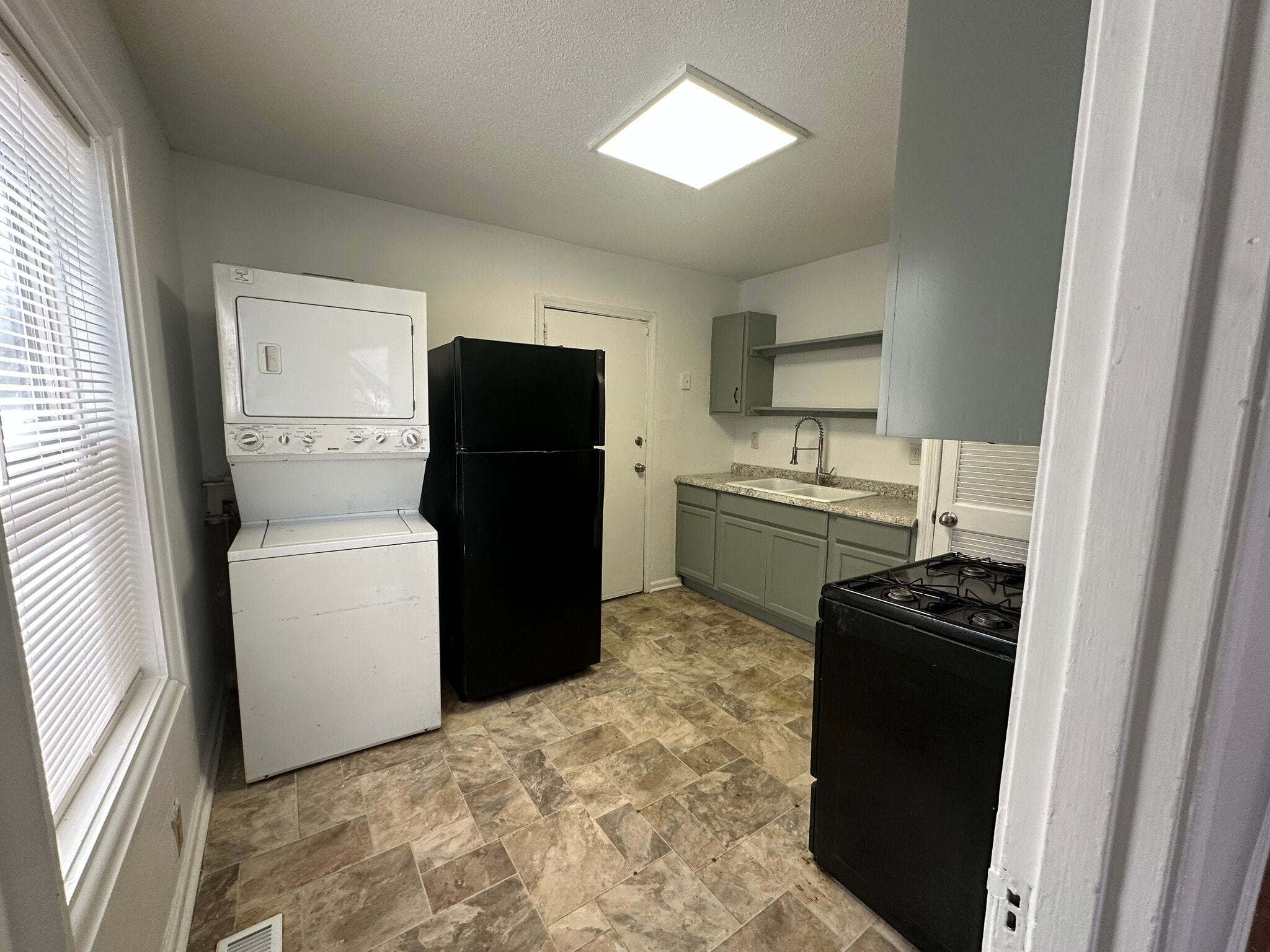 Building Photo - 1272 Lyle Pl NW