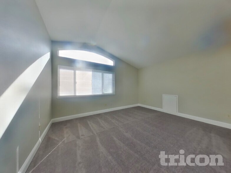 Building Photo - 4534 Elkhorn Way