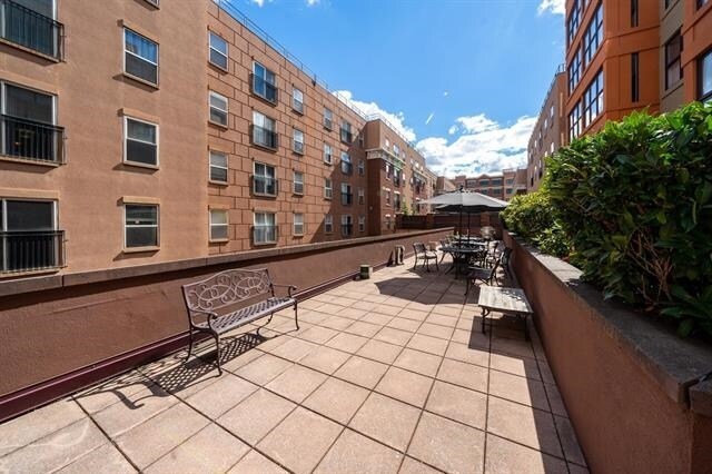 Building Photo - 1331 Grand St