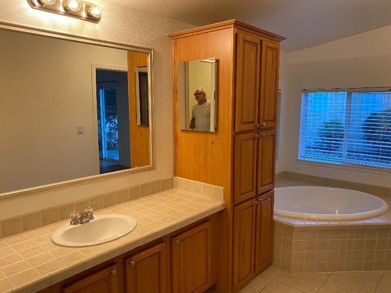 Building Photo - 40871 Orchard Ln