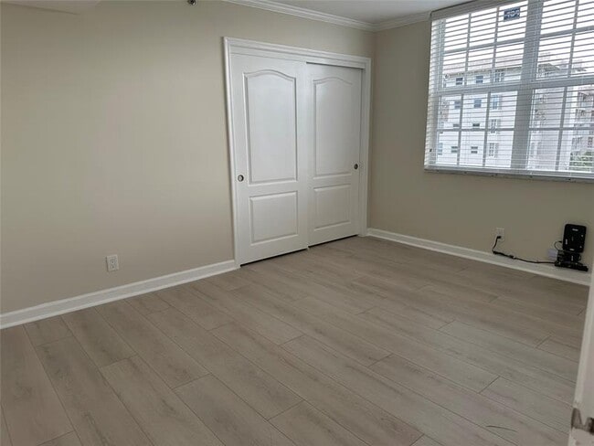 Building Photo - 3510 Oaks Way