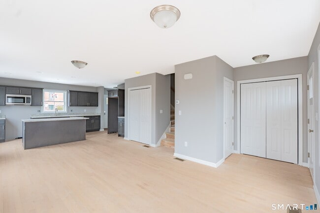 Building Photo - 27 Hall Ave