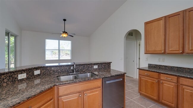 Building Photo - 5279 Lovett Rd