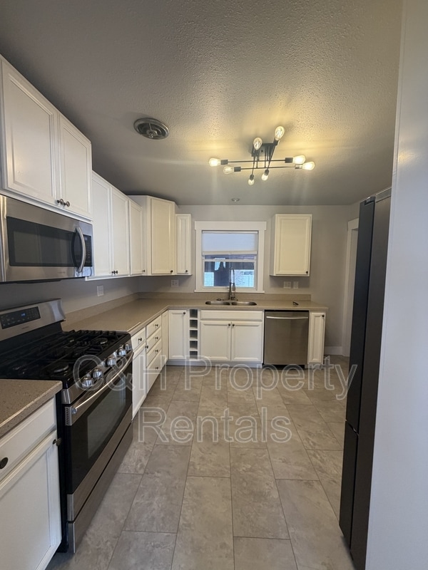 Building Photo - 1017 25th St W