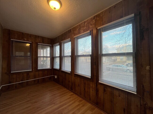 Building Photo - 595 Park St