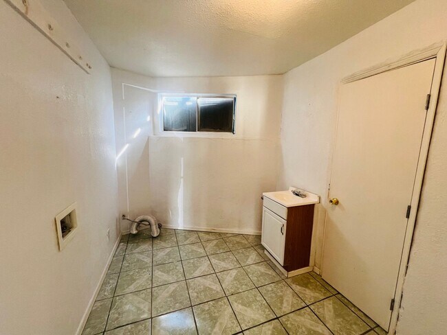 Building Photo - 129 Tassie Way