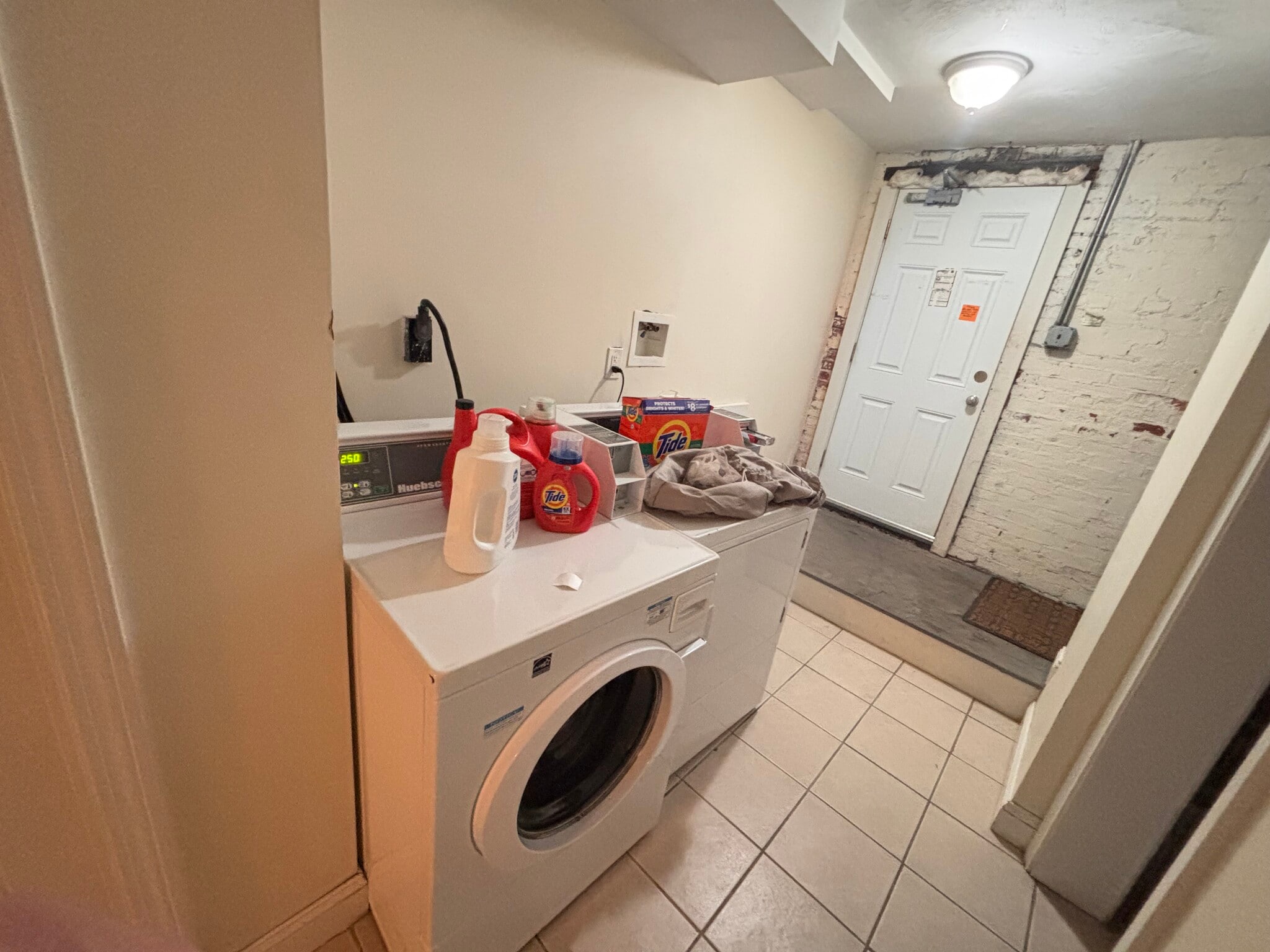 Building Photo - 10 Strathmore Rd