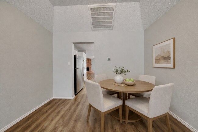 Building Photo - Charming 3 Bed Home for Rent in Dallas | Vaulted Ceilings | 2-Car Garage