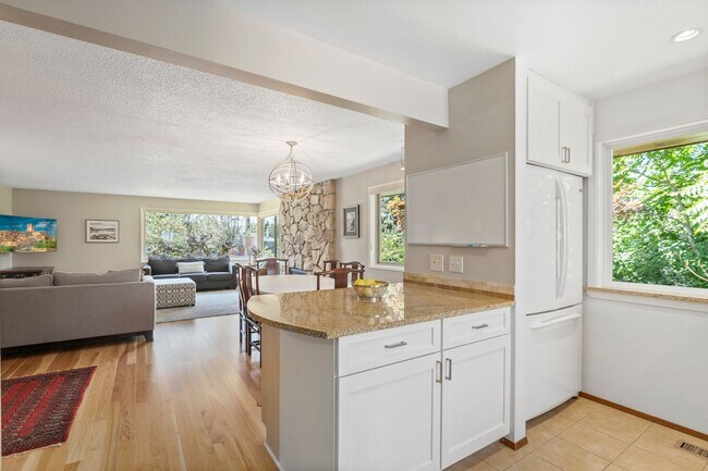 Building Photo - 4bd/2.75ba Seattle House