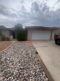 Building Photo - 1052 Monte Largo Dr NE