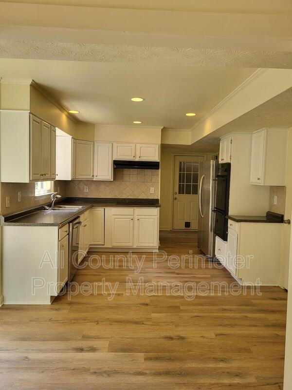 Building Photo - 1920 Shoreline Trace SW