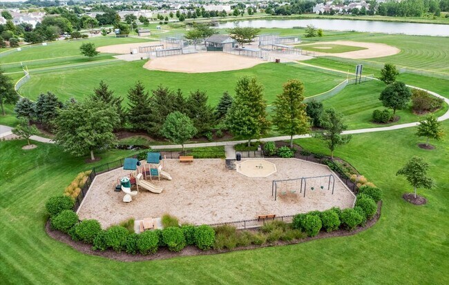 Building Photo - 2215 Aurora Dr
