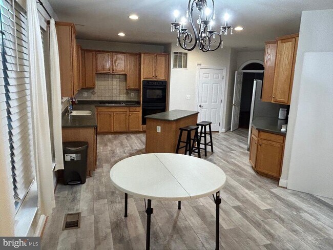 Building Photo - 5658 Lierman Cir