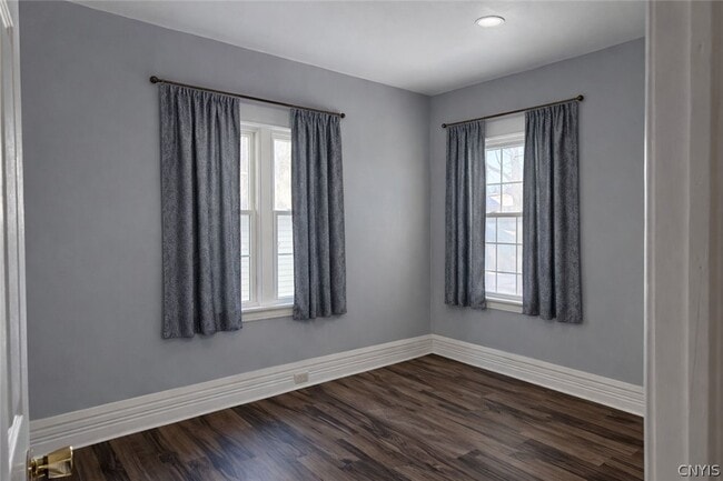 Building Photo - 15 School St