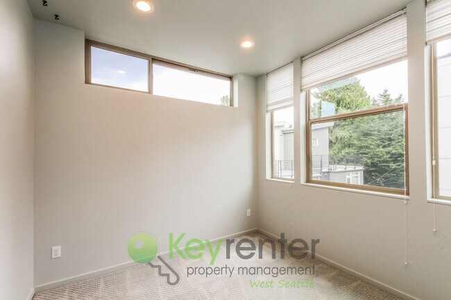 Building Photo - Modern 3 Bedroom with Rooftop Deck and In Unit Laundry