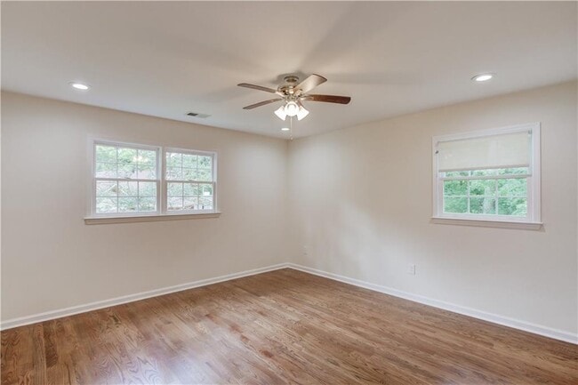 Building Photo - 770 Crest Valley Dr NW