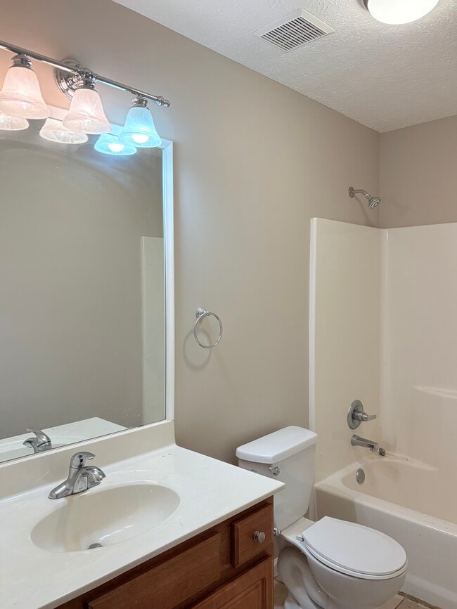 Building Photo - 3255 Cave Springs Ave