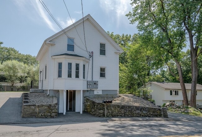 Building Photo - 56 Pine St