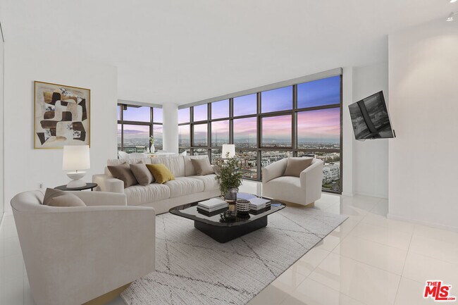Building Photo - 13700 Marina Pointe Dr