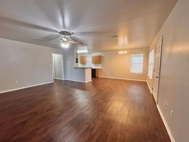 Building Photo - Available Now! Charming and Contemporary 3...