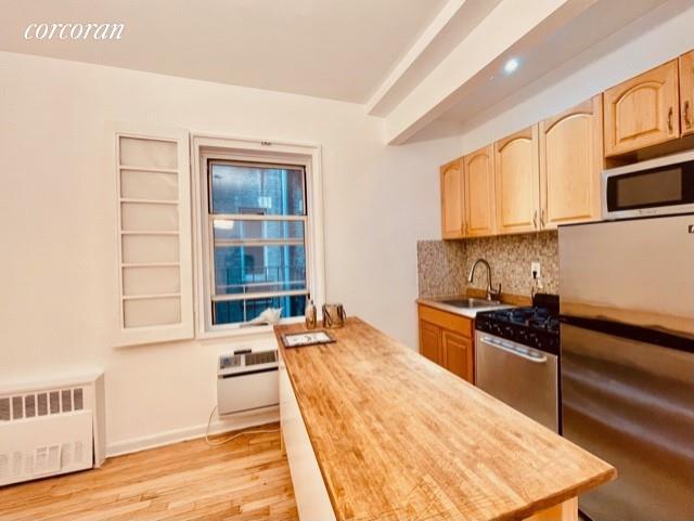 Building Photo - 2790 Broadway-