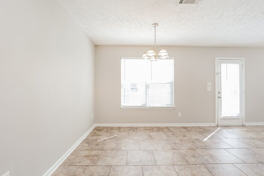 Building Photo - 300 Sarna Dr