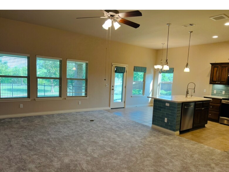 Building Photo - 18400 Agua Dr
